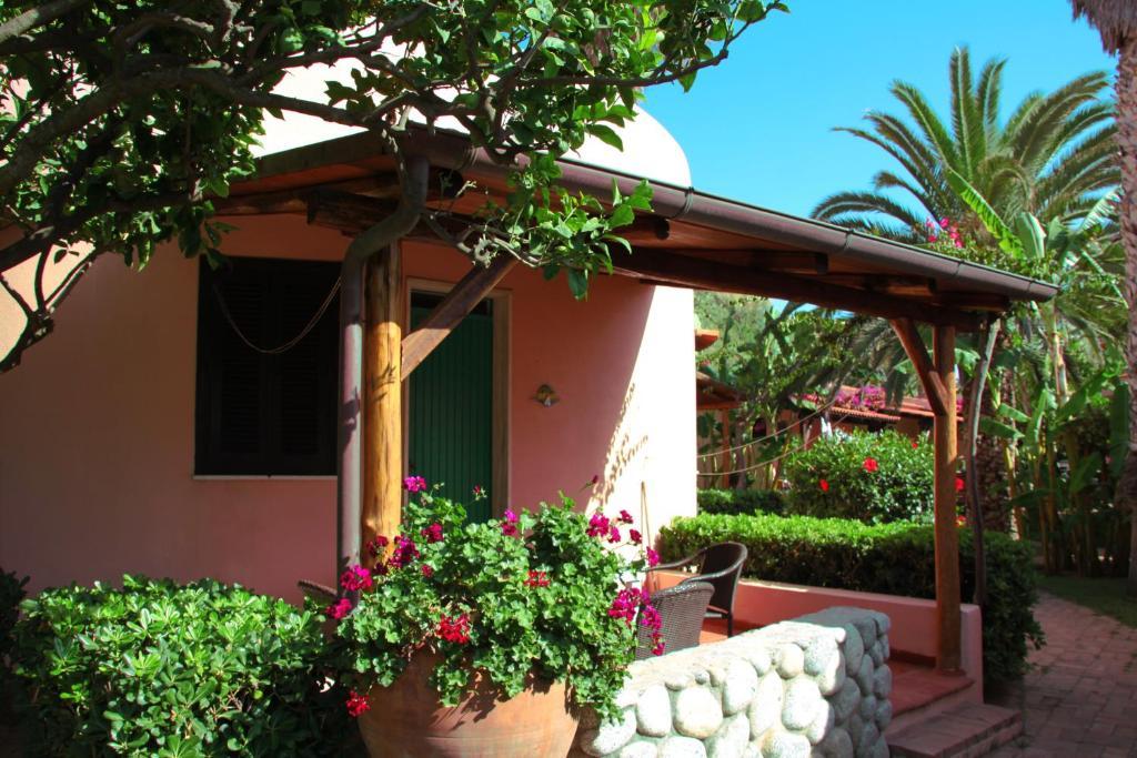 Hotel Villaggio Cala Di Volpe Capo Vaticano Habitación foto