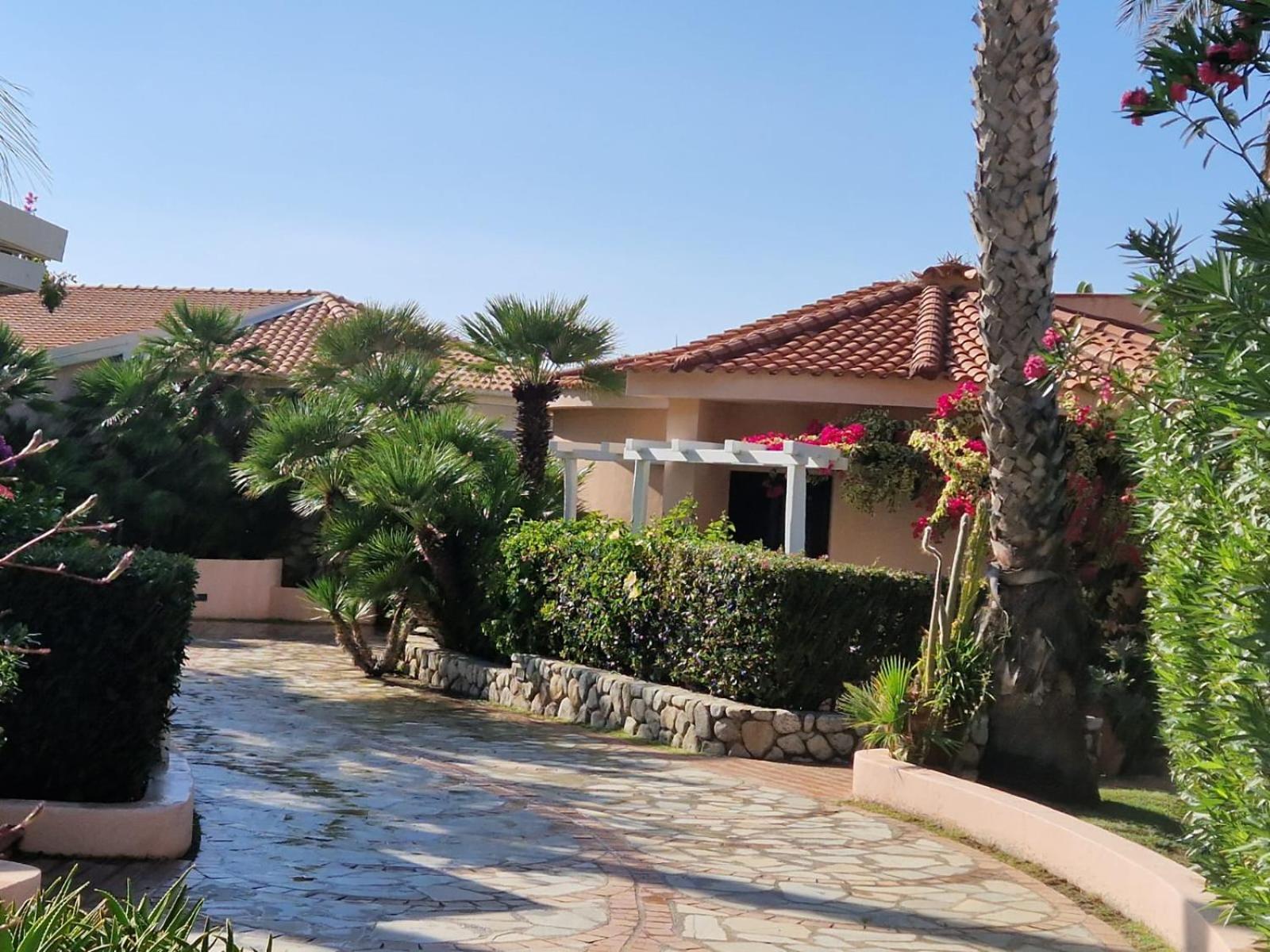 Hotel Villaggio Cala Di Volpe Capo Vaticano Exterior foto