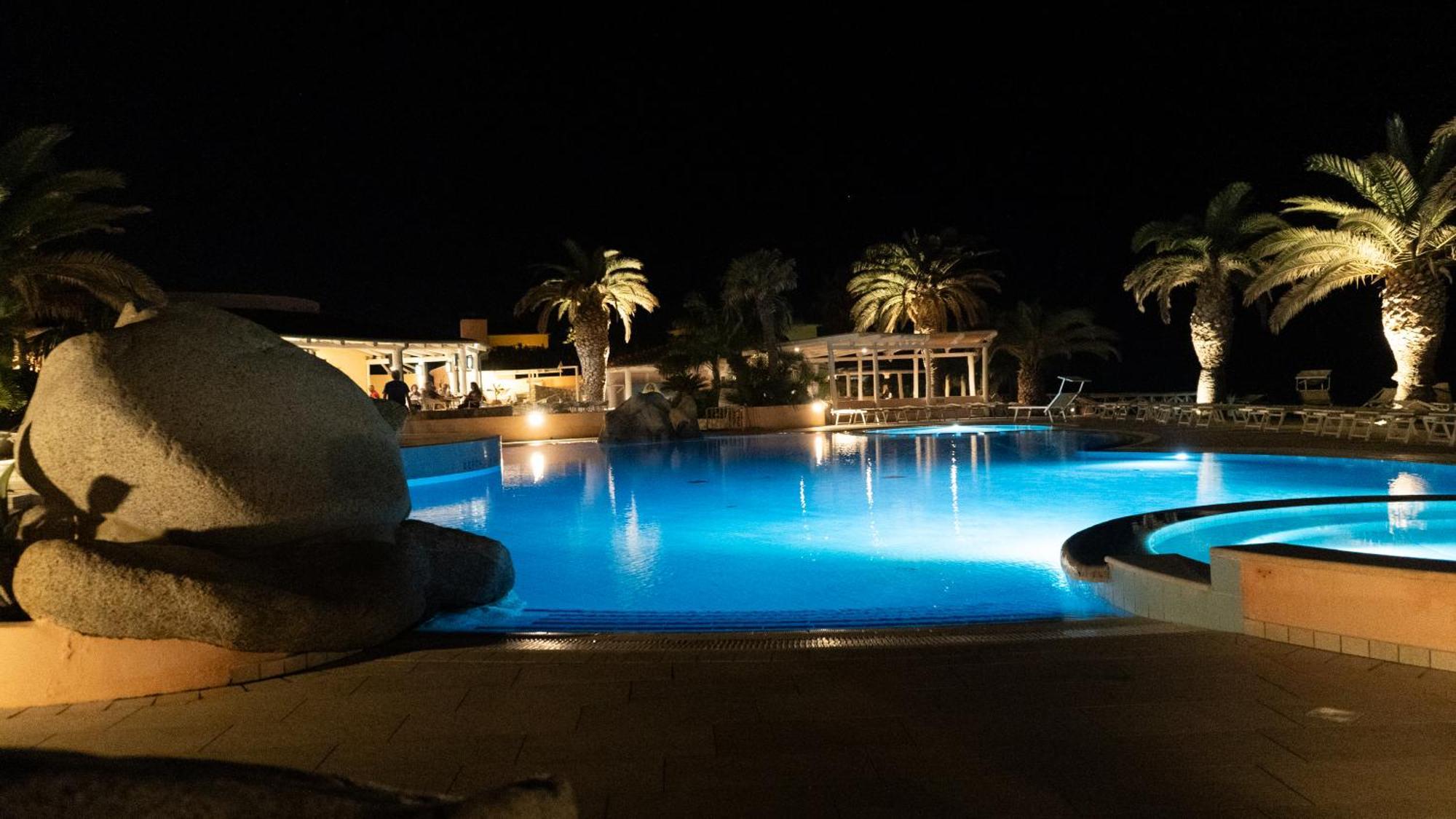 Hotel Villaggio Cala Di Volpe Capo Vaticano Exterior foto