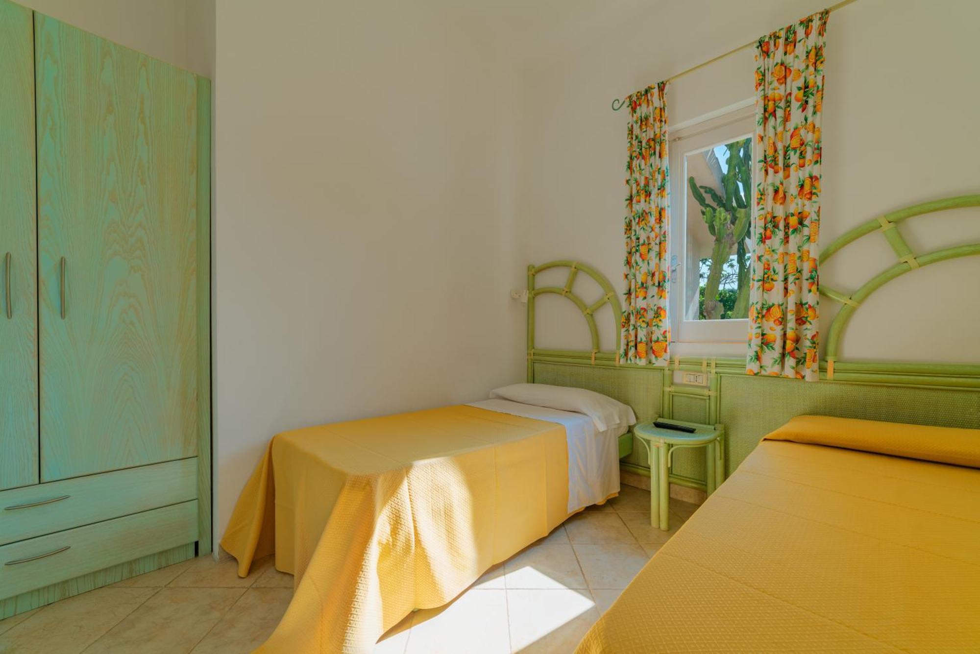 Hotel Villaggio Cala Di Volpe Capo Vaticano Exterior foto